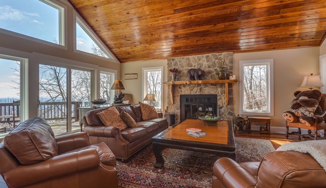 Marley's Cabin - a five star getaway on Wintergreen mountain
