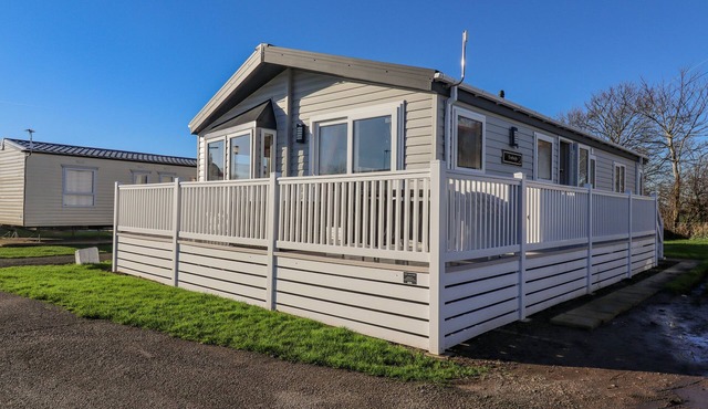 MARLIE LODGE, family friendly, with pool in New Romney