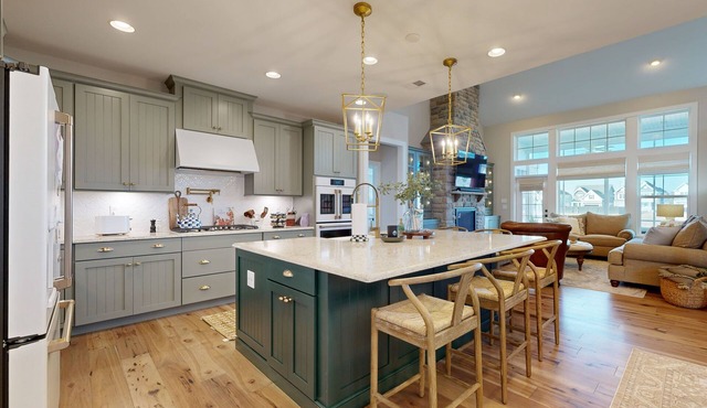 Marlin Chase home with resort amenities, patio, grill, balcony