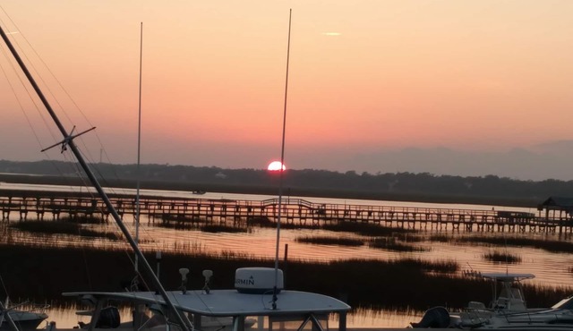 MARLIN QUAY, 2 BR , 2 bath , Unit 205, ELEVATOR, Pools, overlooks Marina
