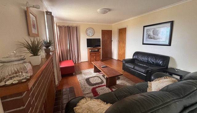 Marlo Beach House - A lovely two bedroom house located 150m away from the beach.