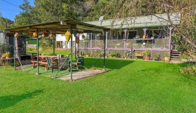 Marlow Lost Buoys Inn ** Boat Access ONLY **