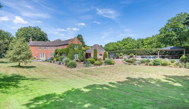 Marlpit House - Seven Bedroom House, Sleeps 14