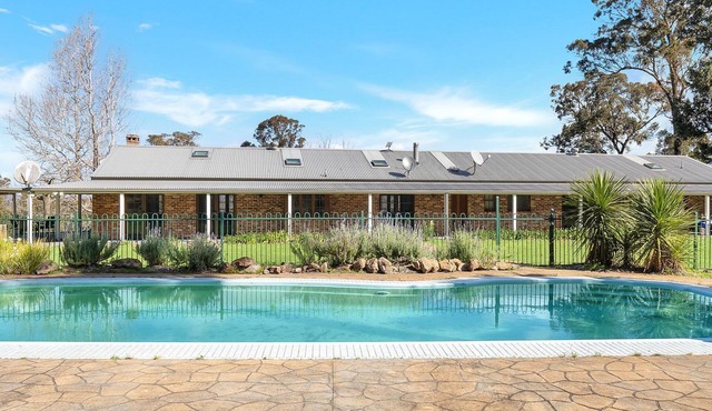 MarMel - Four bedroom home with pool and fire pit