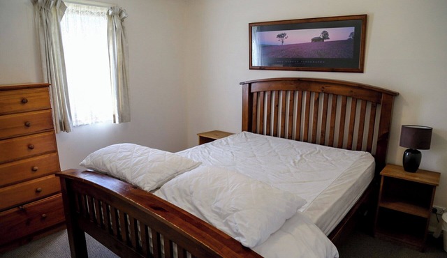 Marmot Lodge - Group accommodationn30km to Hotham, walk to pubs/cafes