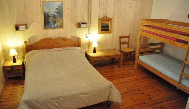 Marolland barn with wolves