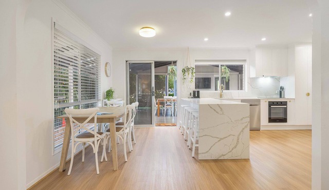 Maroochy 4 Bedroom Family Beachhouse - Pet Friendly