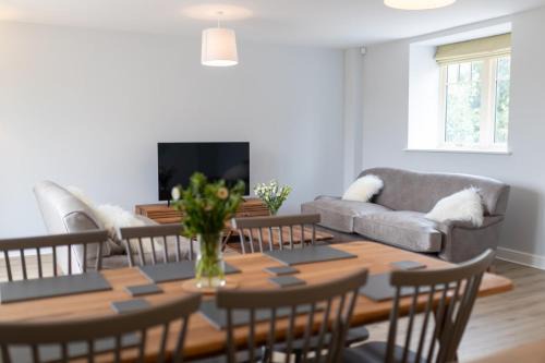 Marquesa - Modern dog-friendly barn on a country estate