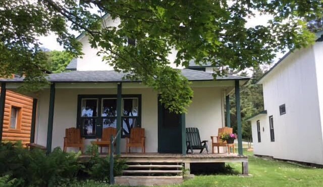 Marquette Cottage - Les Cheneaux Landing
