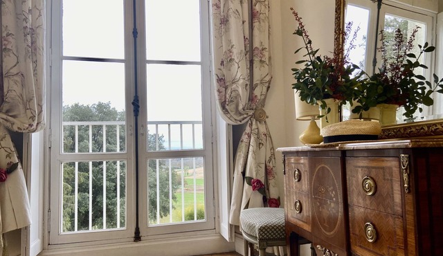 Marquis Room in Chateau la Bainerie