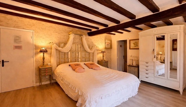 'Marquise De Pompadour' Guest Room with Pool, Breakfast, Shared Garden & Wi-Fi