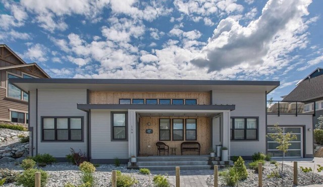 Married With Children at Lake Chelan Lookout Vacation Rentals