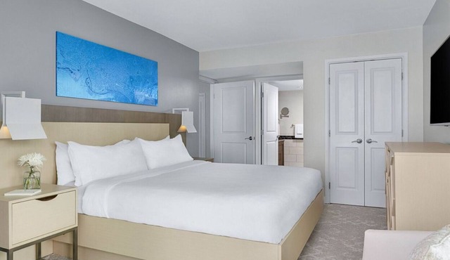 Marriott Crystal Shores Resort/2BR with Poolside View Floors 6 and above