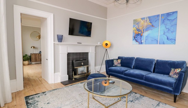 MARS HILL LOWER, family friendly, character holiday cottage in Dunoon