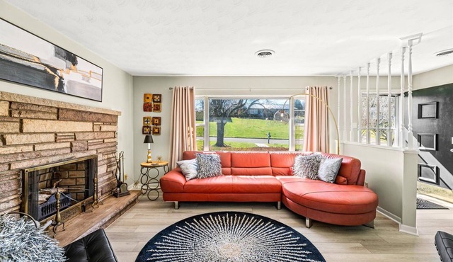 Mars Mid Mod: stylish, airy and pleasant. Knoxville TN