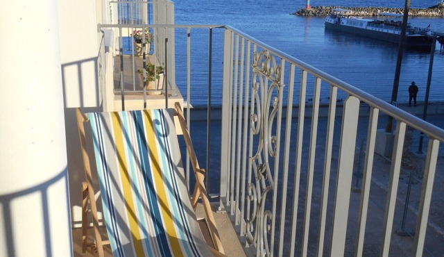 Marseillan Waters-edge. South-facing terrace. Booking 2026 now