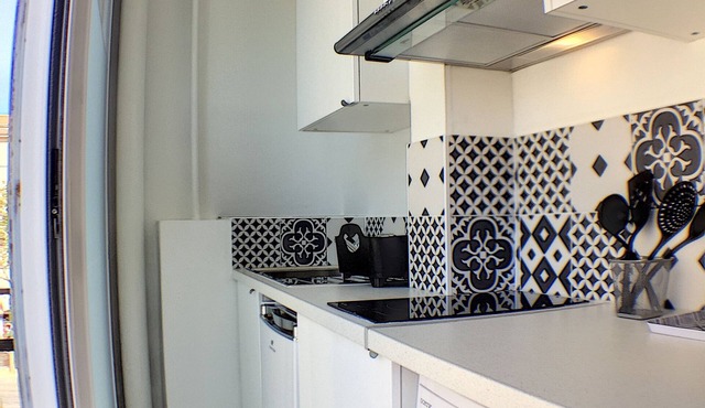 Marseille, Vieux-Port, Spacious Studio 13001