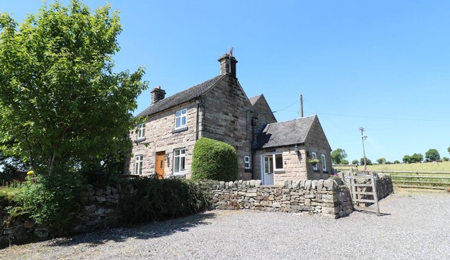 MARSH COTTAGE, family friendly, with open fire in Stanton