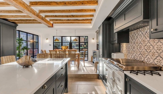 Marsh Mallow Cottage - Hot Tub Packages Available