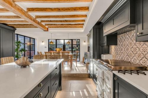 Marsh Mallow Cottage - Hot Tub Packages Available