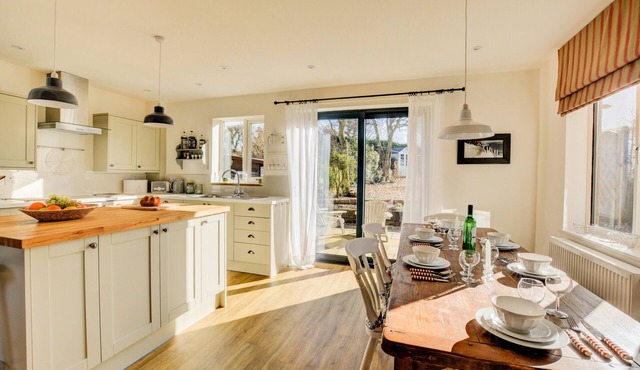 Marsh View - Four Bedroom House, Sleeps 6