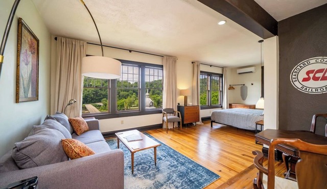 Marshall House Inn Grandview Suite, Walk Downtown
