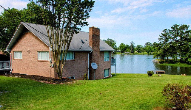 Marshall Shores on Weiss - Waterfront Home with Private Pier In Beautiful Bay Springs Neighborhood