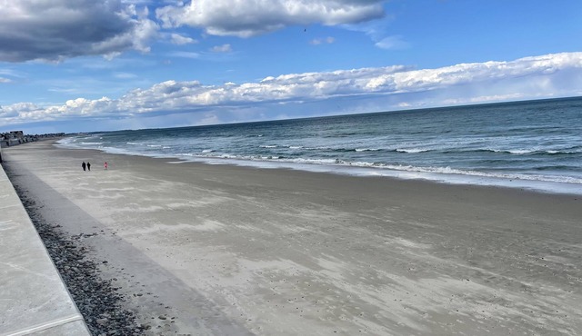 Marshfield 2-bedroom cottage walking distance to Sunrise beach