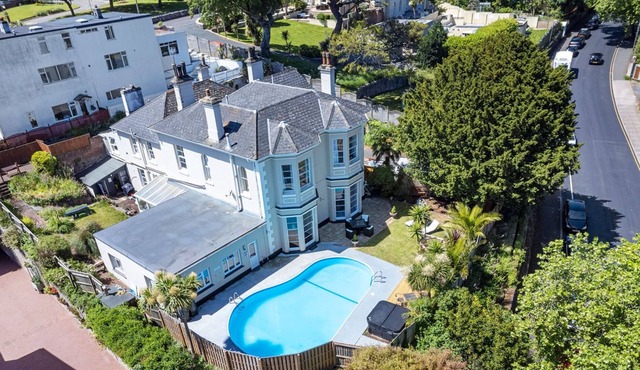 Marstan Villa, A Luxury 7 Bed Victorian Villa 300 Yards From Meadfoot Beach