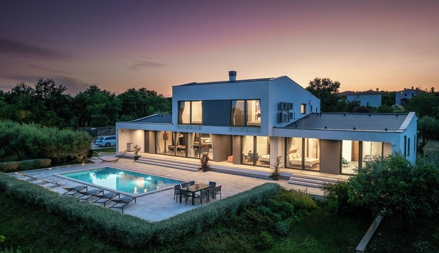 Martincic residence 5 stars with pool heating on 4000m2