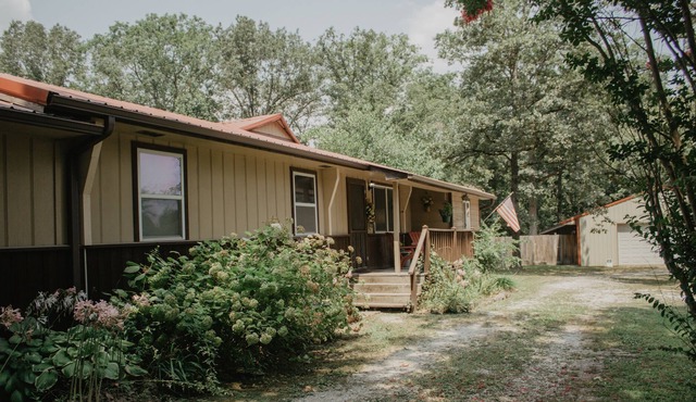 Martine House - Large farmhouse near the Buffalo National River
