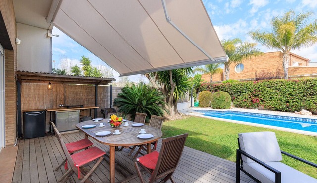 MARTORELL - Terraced House Only Families