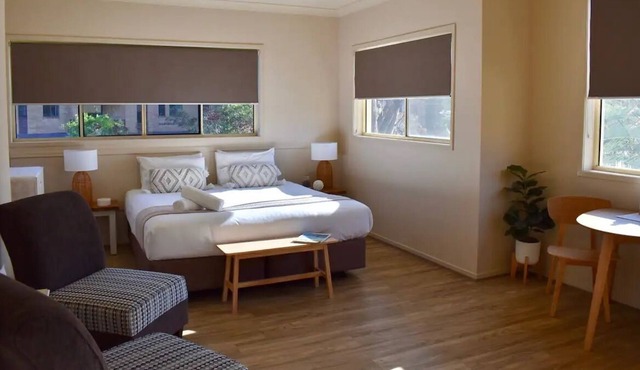 Marty's at Little Beach, King Bed Studio w Pool