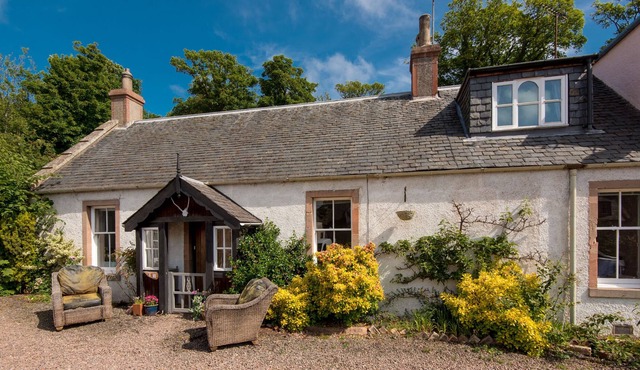 Marvel at the beauty of your surroundings, Seapink Cottage nestled in Seacliff Estate.