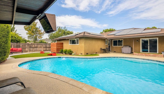Marvel home w/Pool, Gazebo, Movie Room, Gym, Traeger