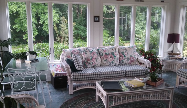 Marvel's on the Creek