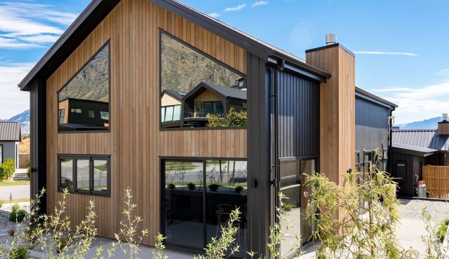 Marvellous on Muster - family home, mountain views