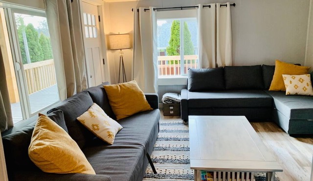 Marvelous 1-bedroom cottage with AC in charming Brookings