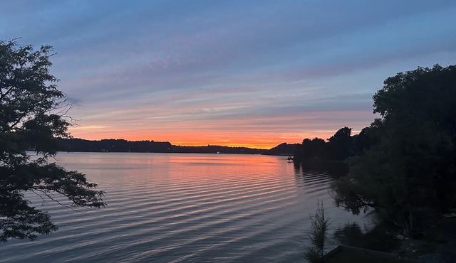 Marvelous 11 bed cottage on the water