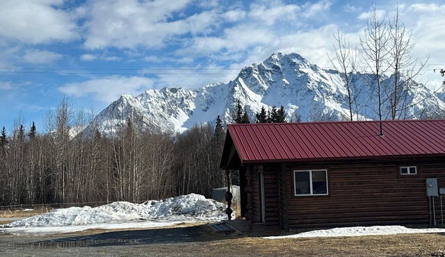 Marvelous 2-bedroom cabin in tranquil Palmer perfect for relaxing getaway