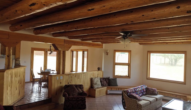 Marvelous 2-bedroom house in charming Taos for your getaway, close to the plaza!