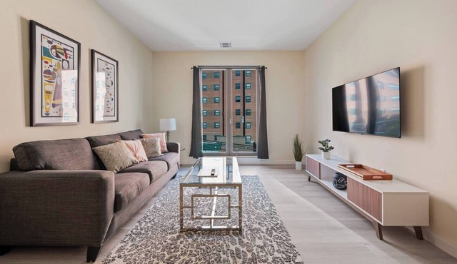 Marvelous 2BR ! Free Parking ! 30 Min to NYC