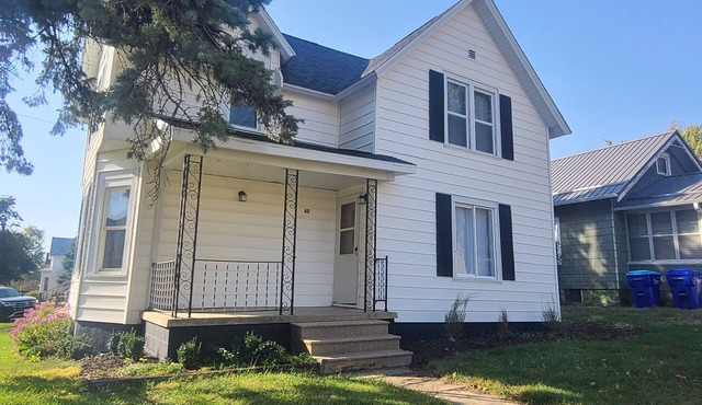 Marvelous 3-bedroom/1.5 bath house with WiFi, full kitchen Oelwein