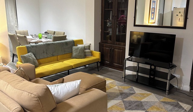 Marvelous 3-bedroom house with WiFi in Doncaster