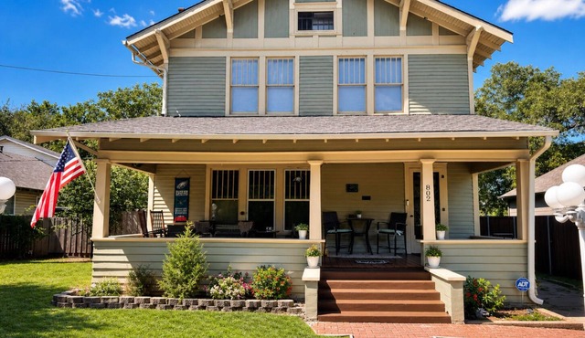 Marvelous 3-bedroom house with AC in charming Sherman