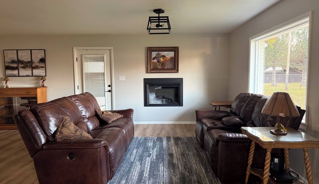 Marvelous 3-bedroom house in welcoming Clovis. Perfect for a crew or family!