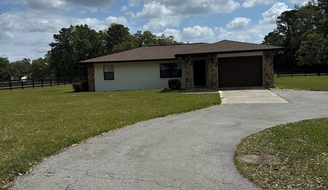 Marvelous 3-bedroom house located on a horse farm in Ocala minutes from WEC