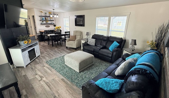 Marvelous 3-bedroom cabin with AC in Garden City