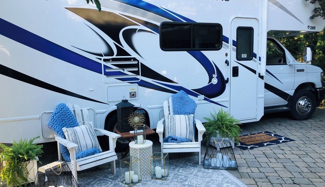 Marvelous 3-bedroom Recreation Vehicle in Myakka City-Delivery Available