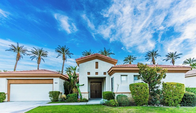 Marvelous 4-bedroom house in Cathedral City with AC, WiFi